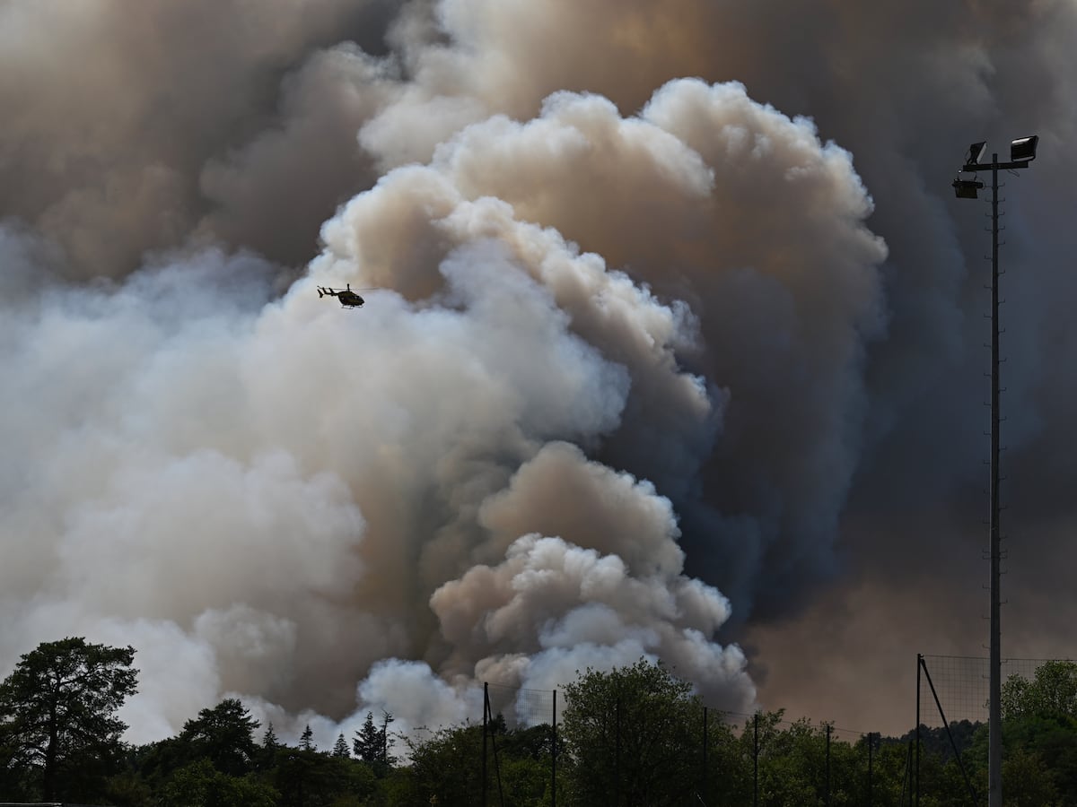 Image linked from the original feed: Incendio en Francia creó una monstruosa nube con rayos que provocaron más llamas
