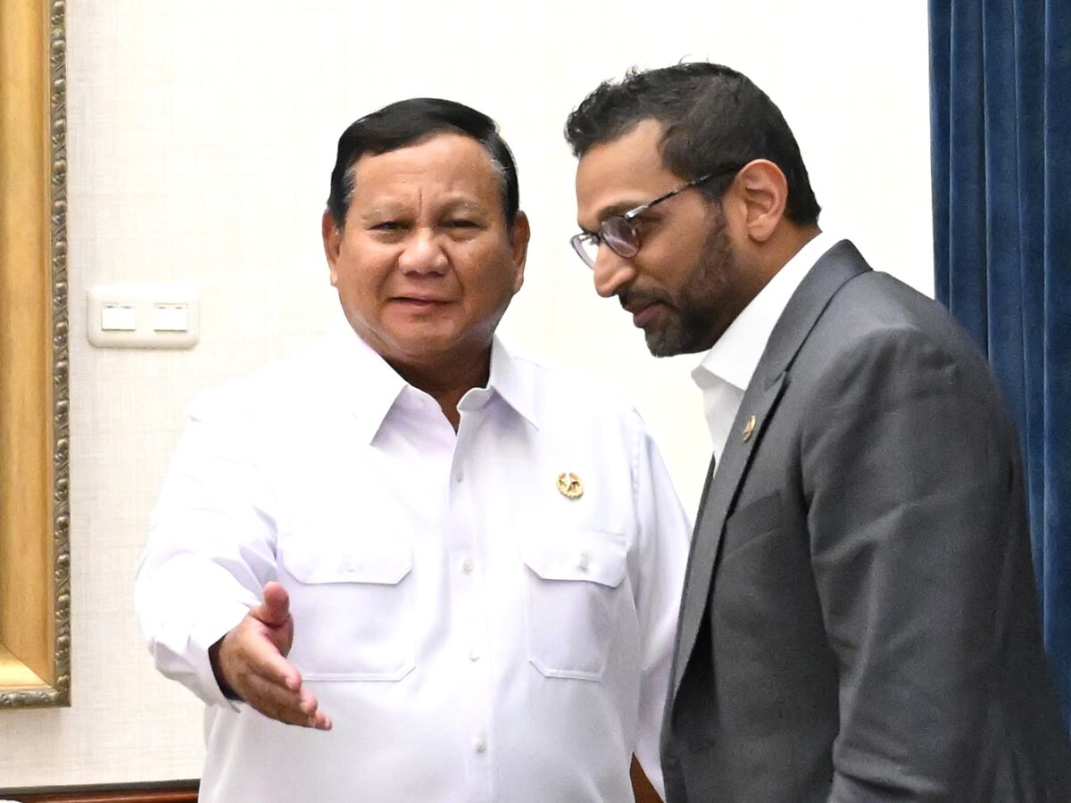 Image linked from the original feed: FBI Director Patel returns looted cultural artifacts to Indonesian President Prabowo