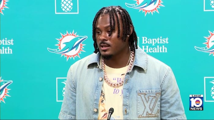 Willis sacked 5 times as Dolphins fall to Raiders 27-13 in season opener