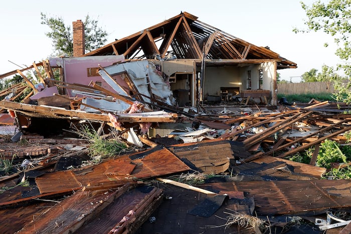 Tornado barrels through Oklahoma, damaging 40 homes and shutting down roads