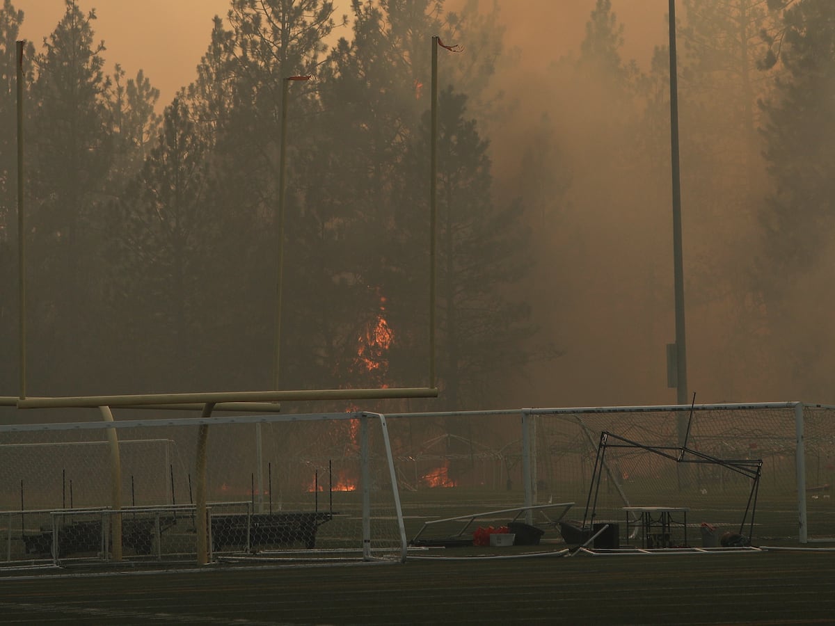 Image linked from the original feed: Eastern Washington fires have burned 600 structures and forced the evacuation of 5,000 homes