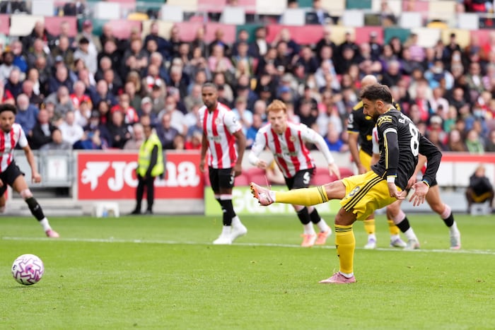 Manchester United Suffer Multiple Losses Amid Fernandes' Penalty Struggles