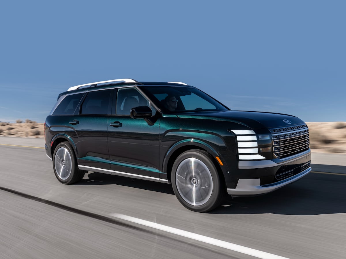Image linked from the original feed: The 5 best midsize three-row SUVs, according to Edmunds