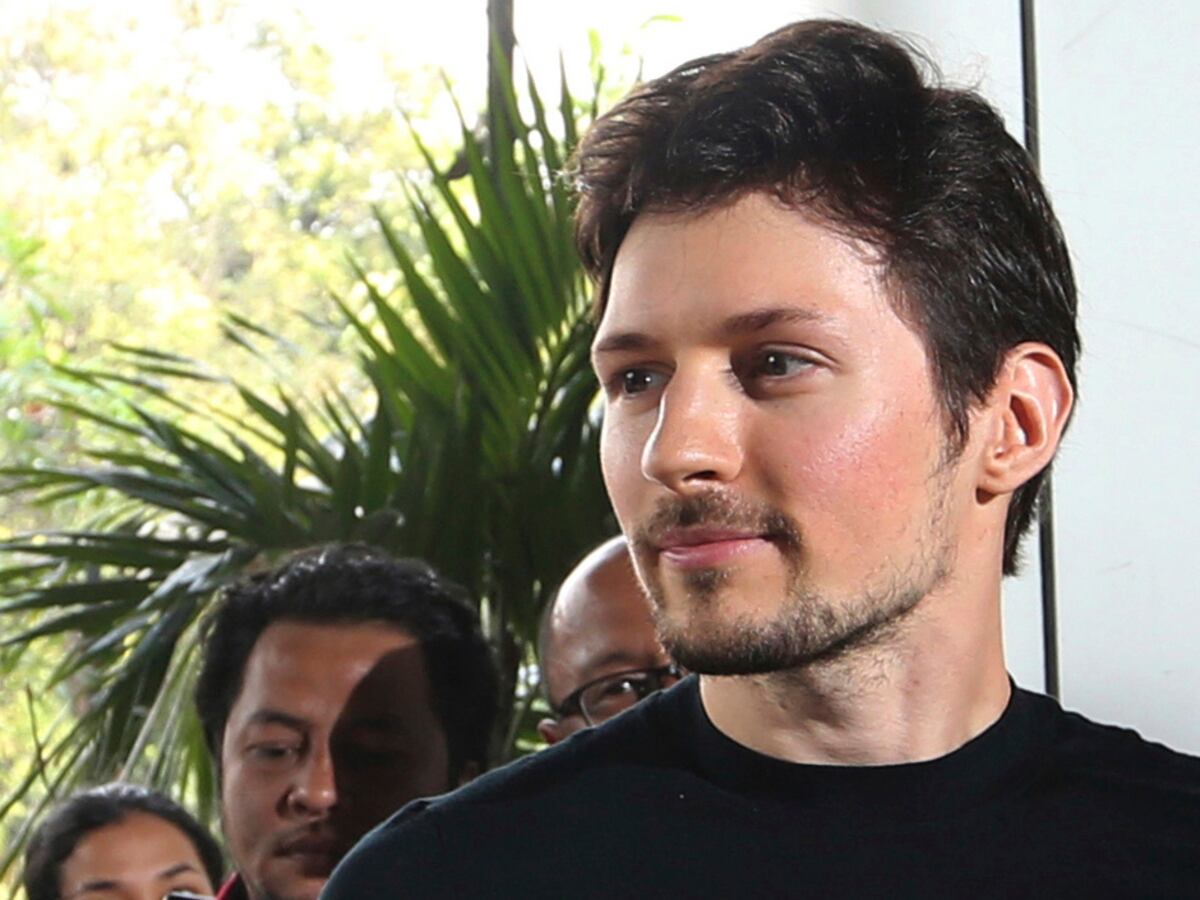 Imagem original da matéria: Russia charges Telegram founder Pavel Durov with aiding terrorism and puts him on wanted list