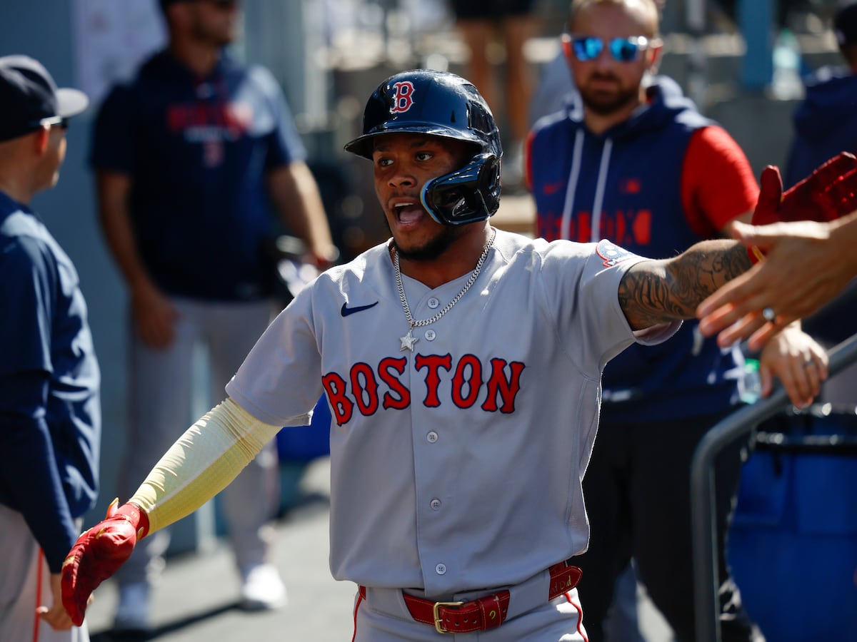 Image linked from the original feed: Rafaela homers for 3rd straight game as the Red Sox beat the Dodgers 8-4 for 3-game sweep