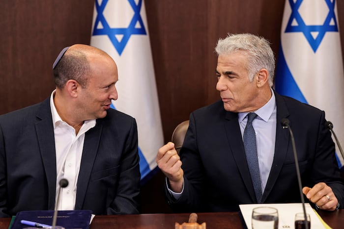 Two former Israeli prime ministers agree to merge parties against Netanyahu
