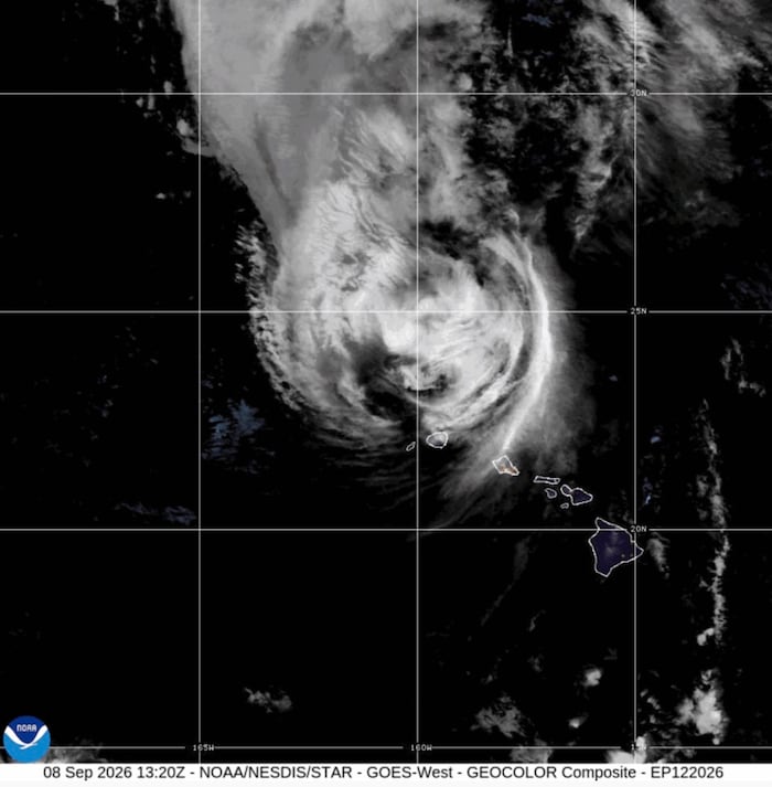 Hawaii's western islands hit by fierce winds from Hurricane Lowell, leaving extensive damage