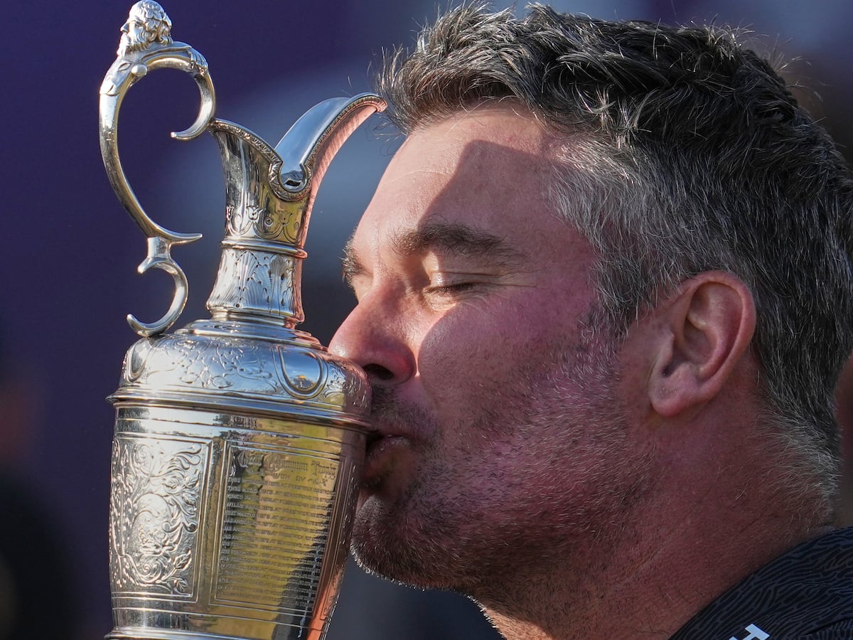 Image linked from the original feed: British Open winner Ryan Fox arrives back in New Zealand, hankering for sleep and a pie