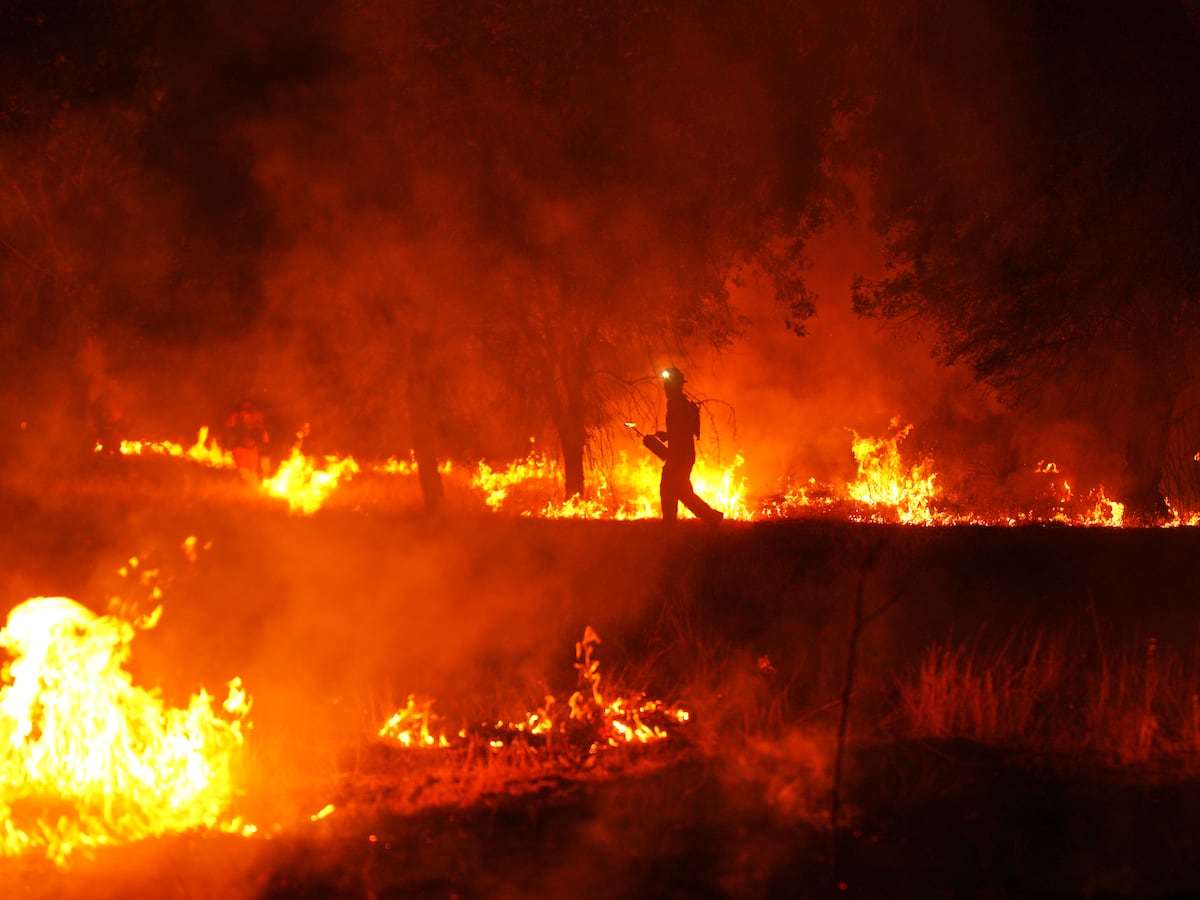 Image linked from the original feed: Firefighters say they've never seen anything like Spain's record blaze
