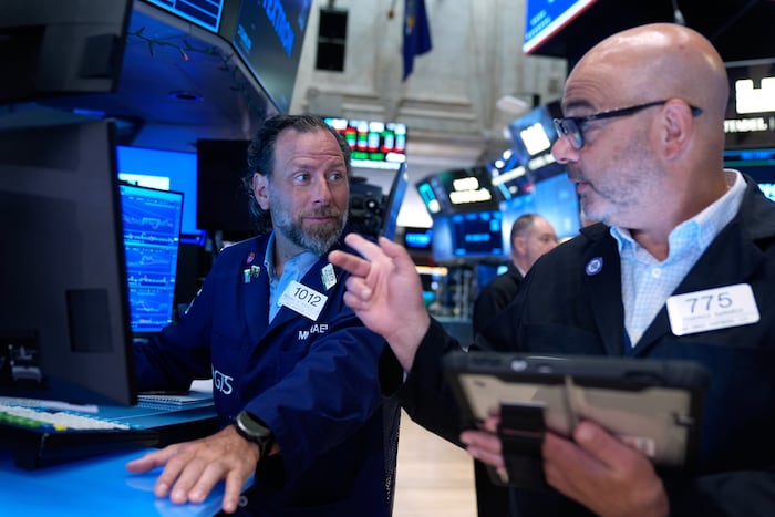 AI stocks resume their drops and drag markets lower worldwide