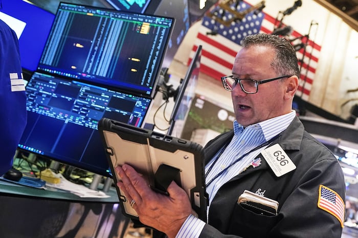 US stocks edge back from their records and oil prices yo-yo