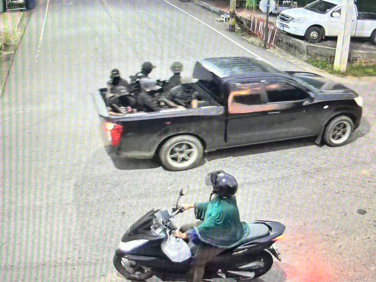 Image linked from the original feed: Thai authorities hunt for suspects after an attack in troubled south kills 5 soldiers