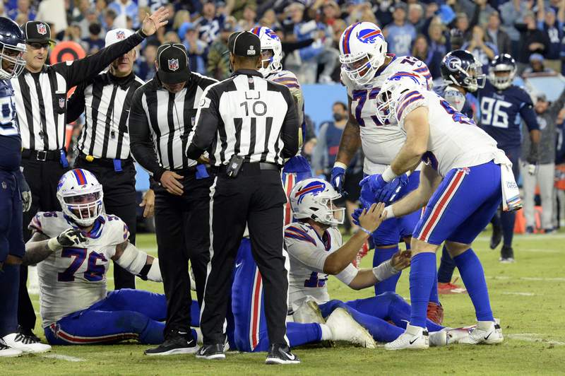 Titans stop Allen on 4th down, hang on to beat Bills 34-31
