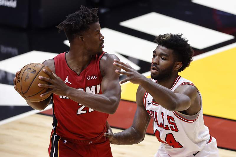 Heat waste big lead, then hang on late to beat Bulls 106-101