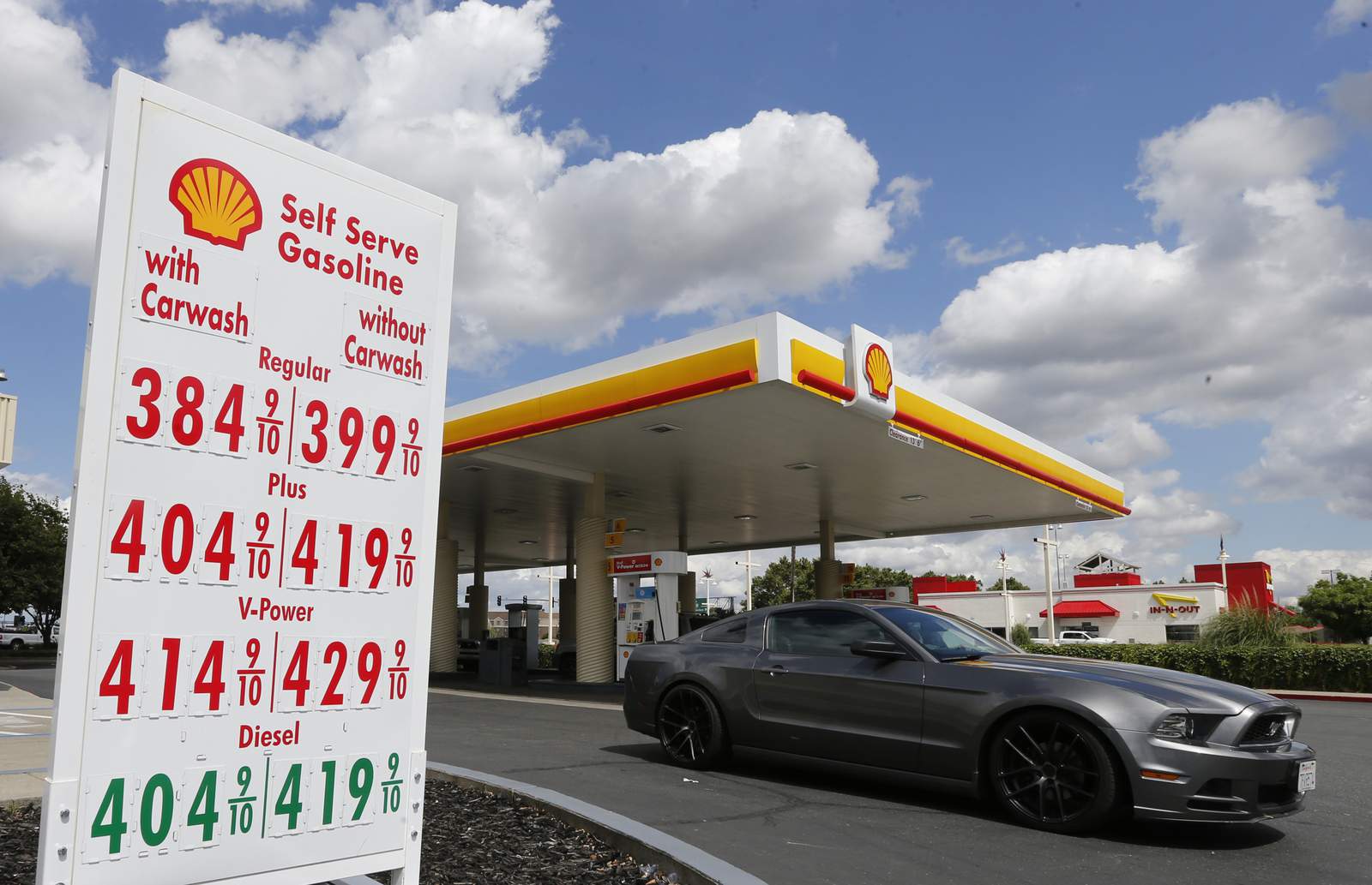 Shell shareholders get reward as oil giant returns to profit