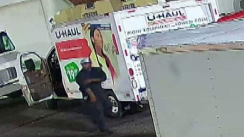 Video shows thief used U-Haul truck to steal yellow trackless train from party rental in Broward
