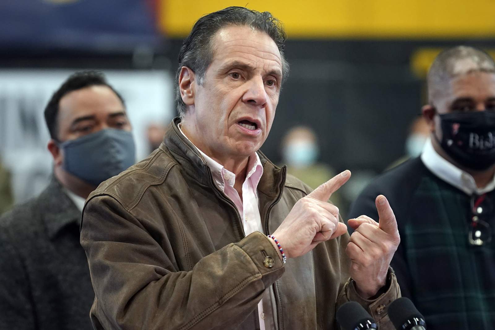 Cuomo defiant as top New York lawmakers call on him to quit