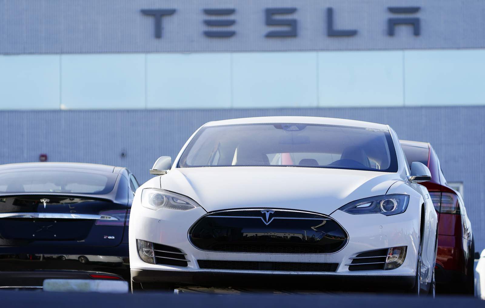 High Flying Tesla Joins S P 500 Skeptics Say Buyers Are Wary Florida News Times