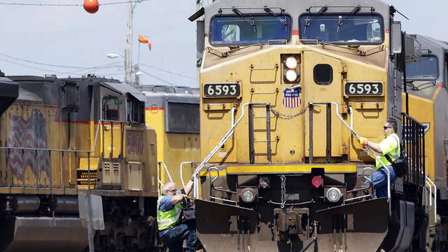 Work on the railroad, get $25,000 signing bonus