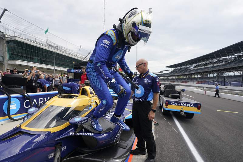 Johnson's 1st oval test clears way for laps at Indianapolis