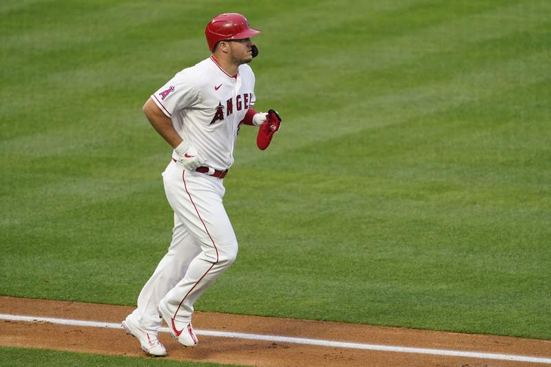 Angels star Trout leaves game due to right calf strain
