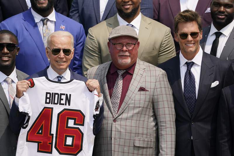 Tom Brady, champion Buccaneers visit Biden at White House