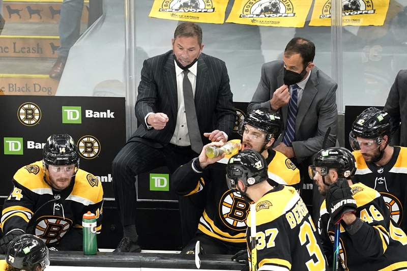 Bruins coach Cassidy fined $25,000 for criticizing refs