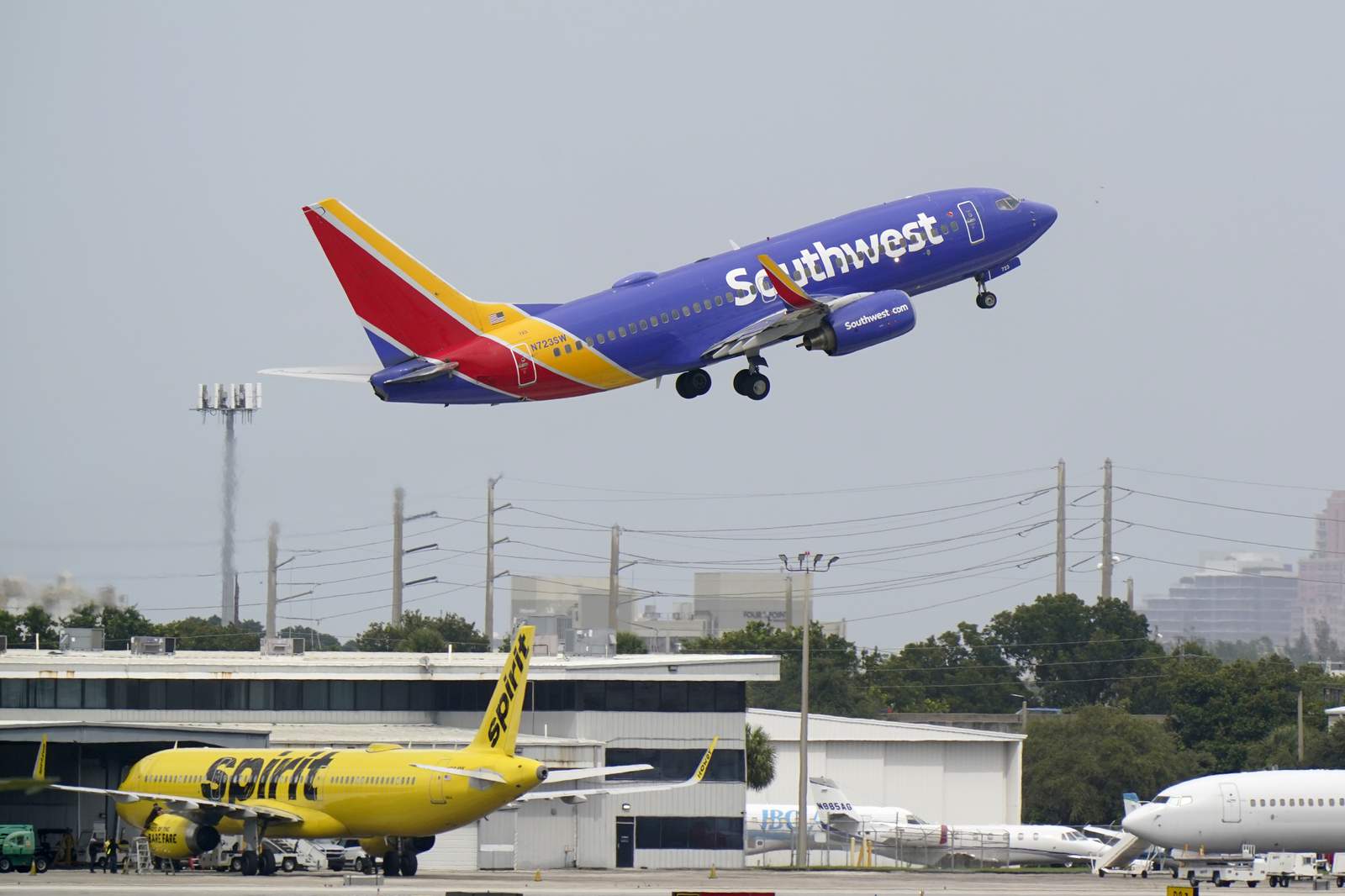 American, Southwest, Alaska add to airline loss parade in 3Q