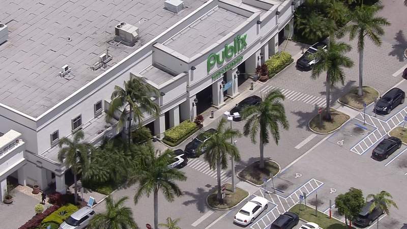 Suspect in custody after 1 stabbed at Publix in North Miami Beach