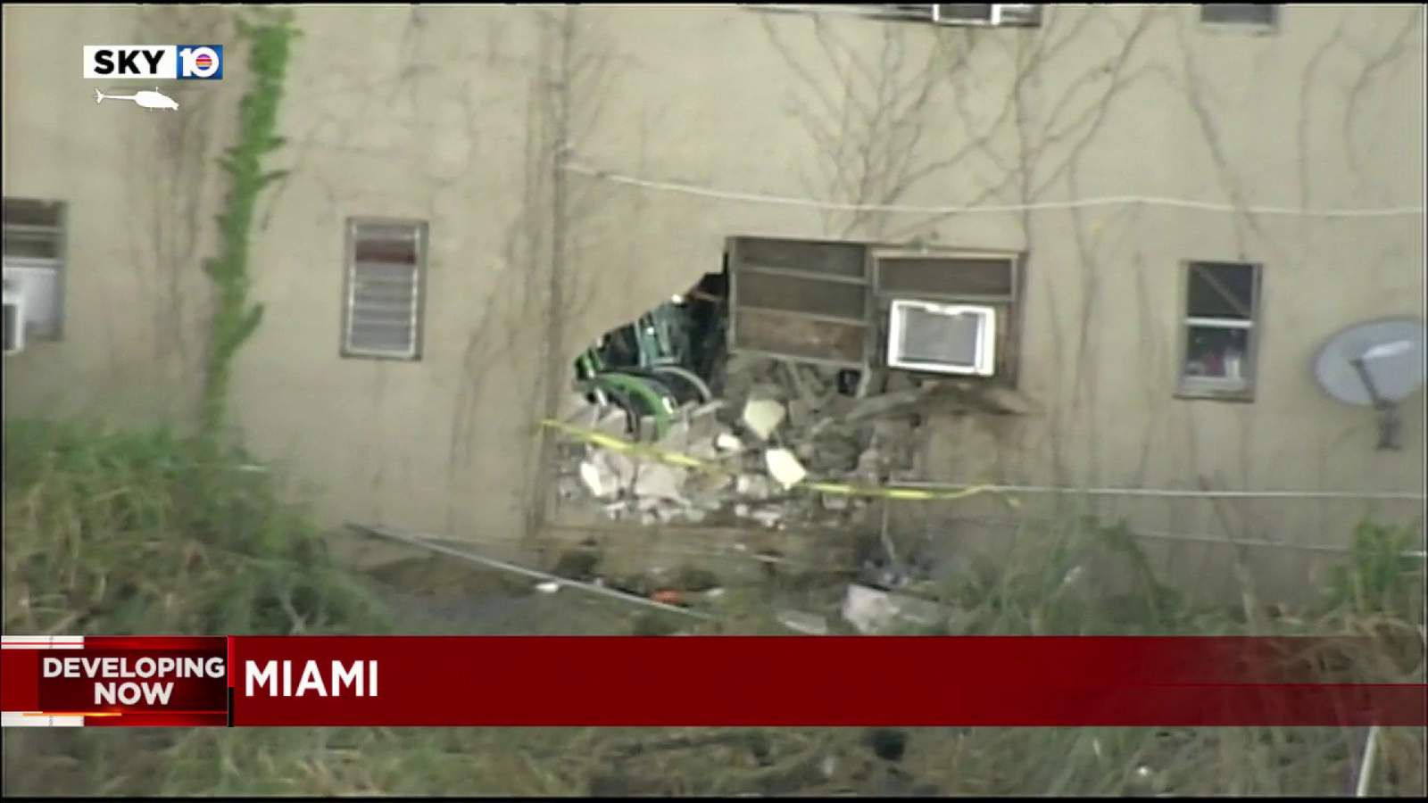 Driver dies after crashing car into apartment building in Miami