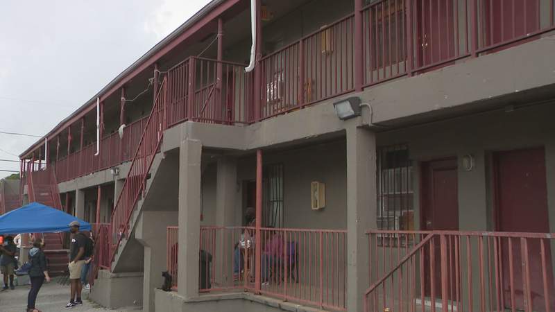Residents of Overtown apartment facing eviction despite paying their rent