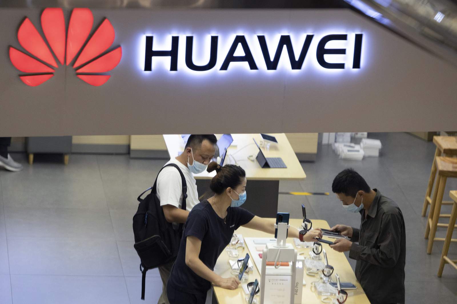 Huawei overtakes Samsung as top smartphone seller: report