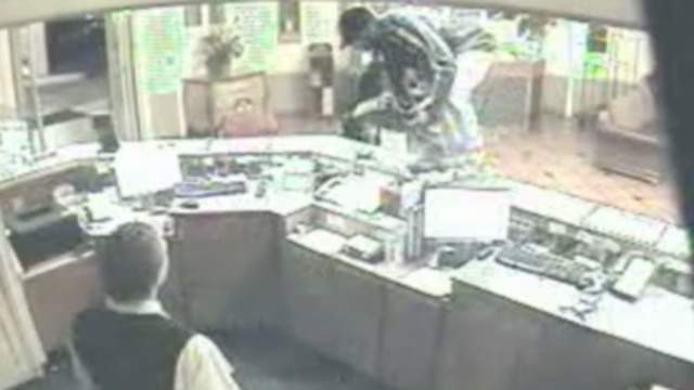 Gunmen Rip Off Hollywood Hotel