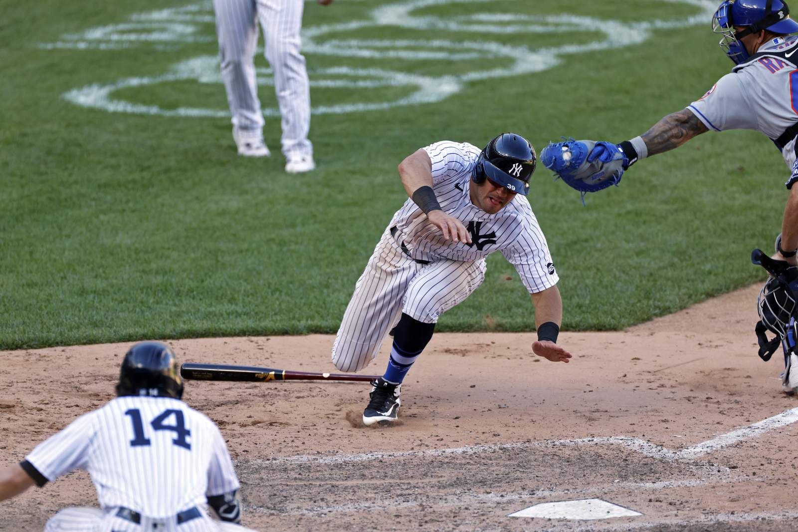 Snchez's pinch slam, Hicks' HR help Yanks sweep Mets