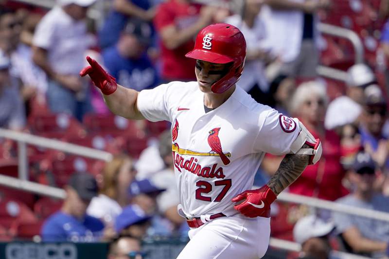 O'Neill homers, Cards win 2-1 to salvage split with Dodgers